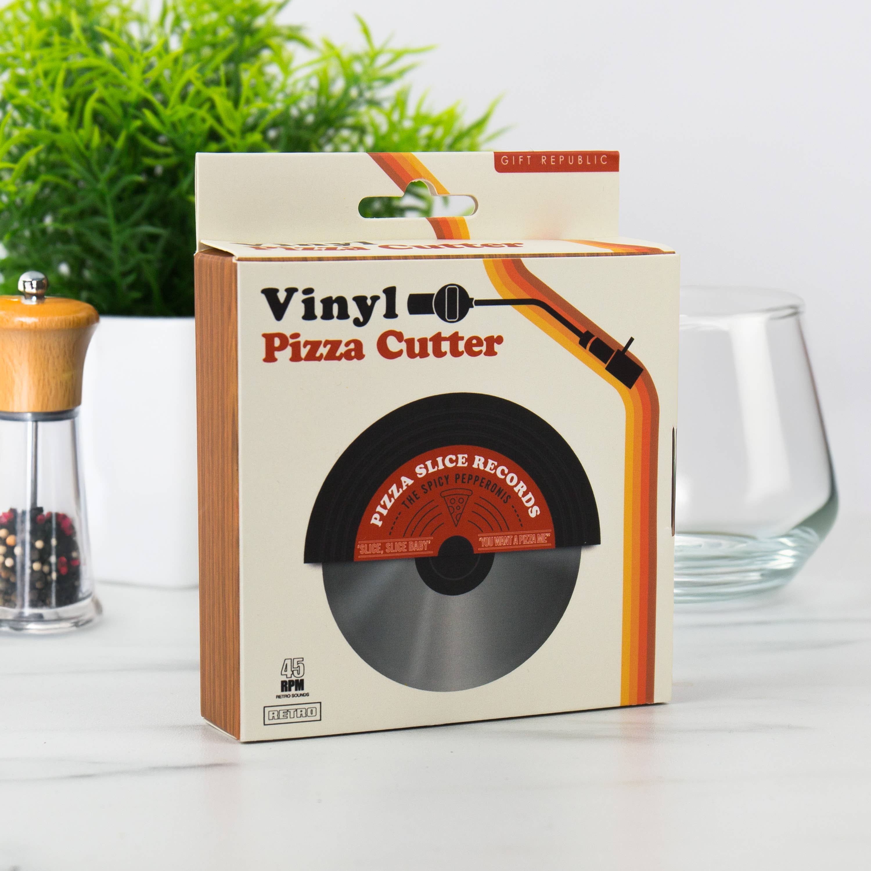 Gift Republic - VINYL PIZZA CUTTER
