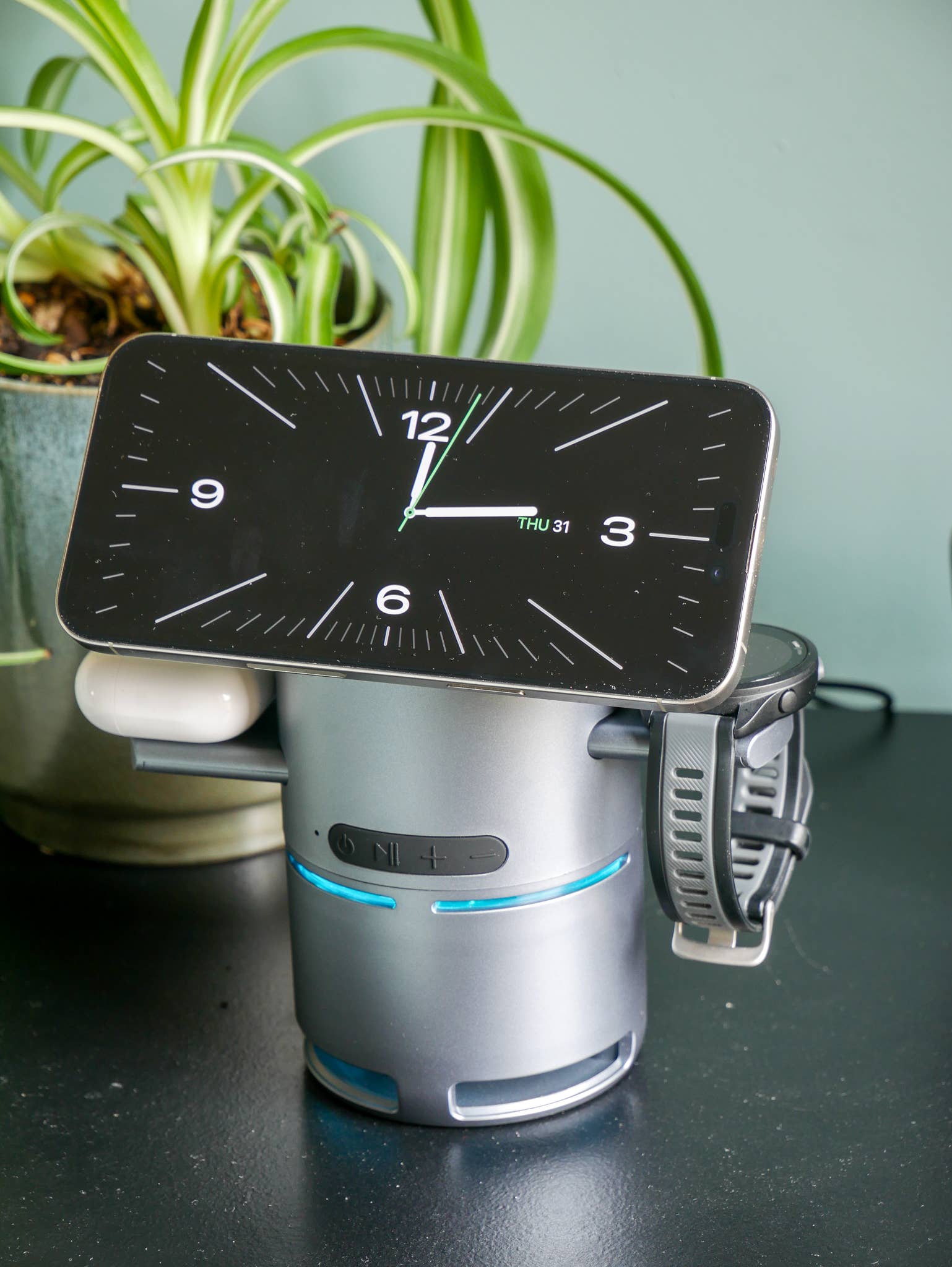 Steepletone UK Ltd - Twist & Play 3 in 1 Charging Station & Bluetooth Speaker