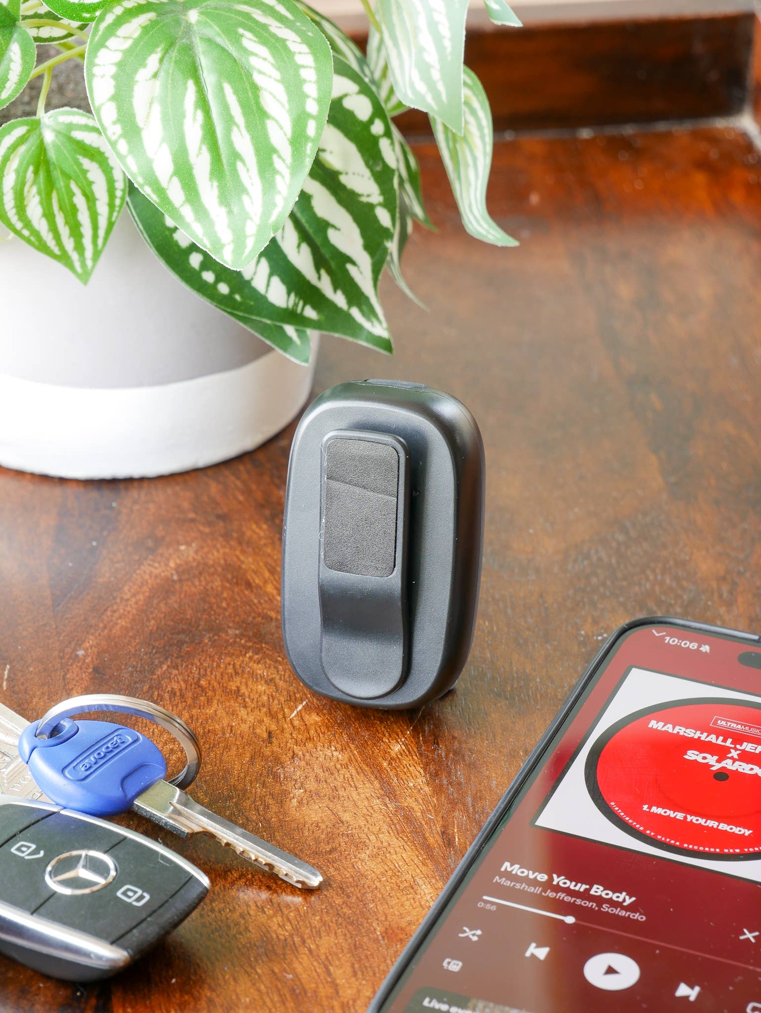 Steepletone UK Ltd - Clip On Mini Bluetooth Speaker