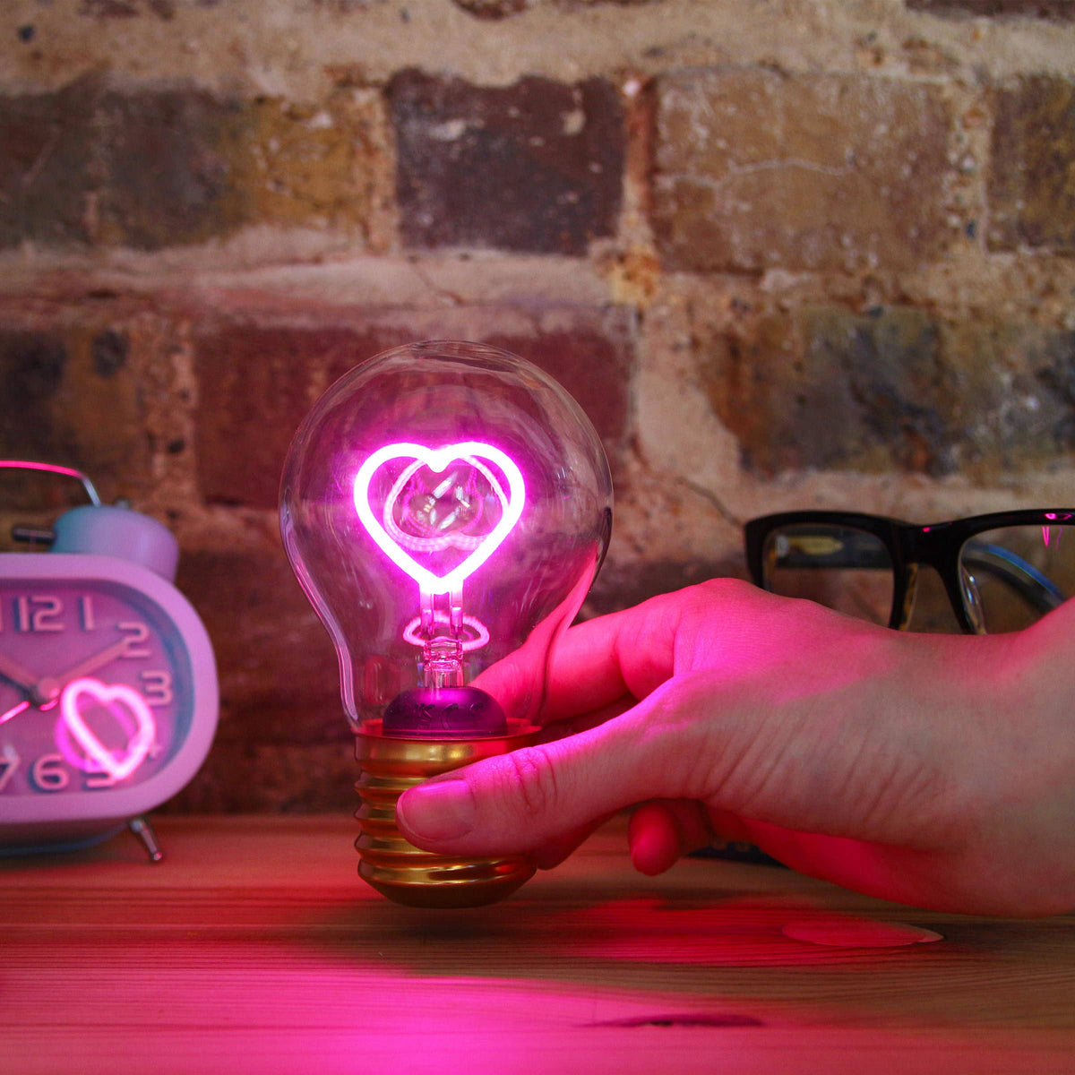 SUCK UK - Cordless Heart Lightbulb - Rechargeable and sexy