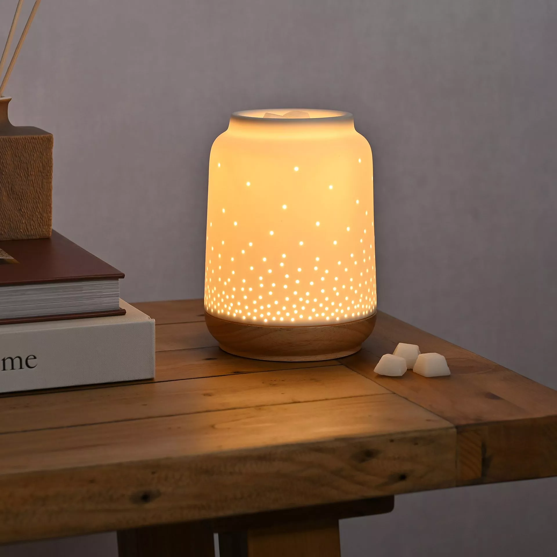 Hestia Dot Pattern Aroma Lamp