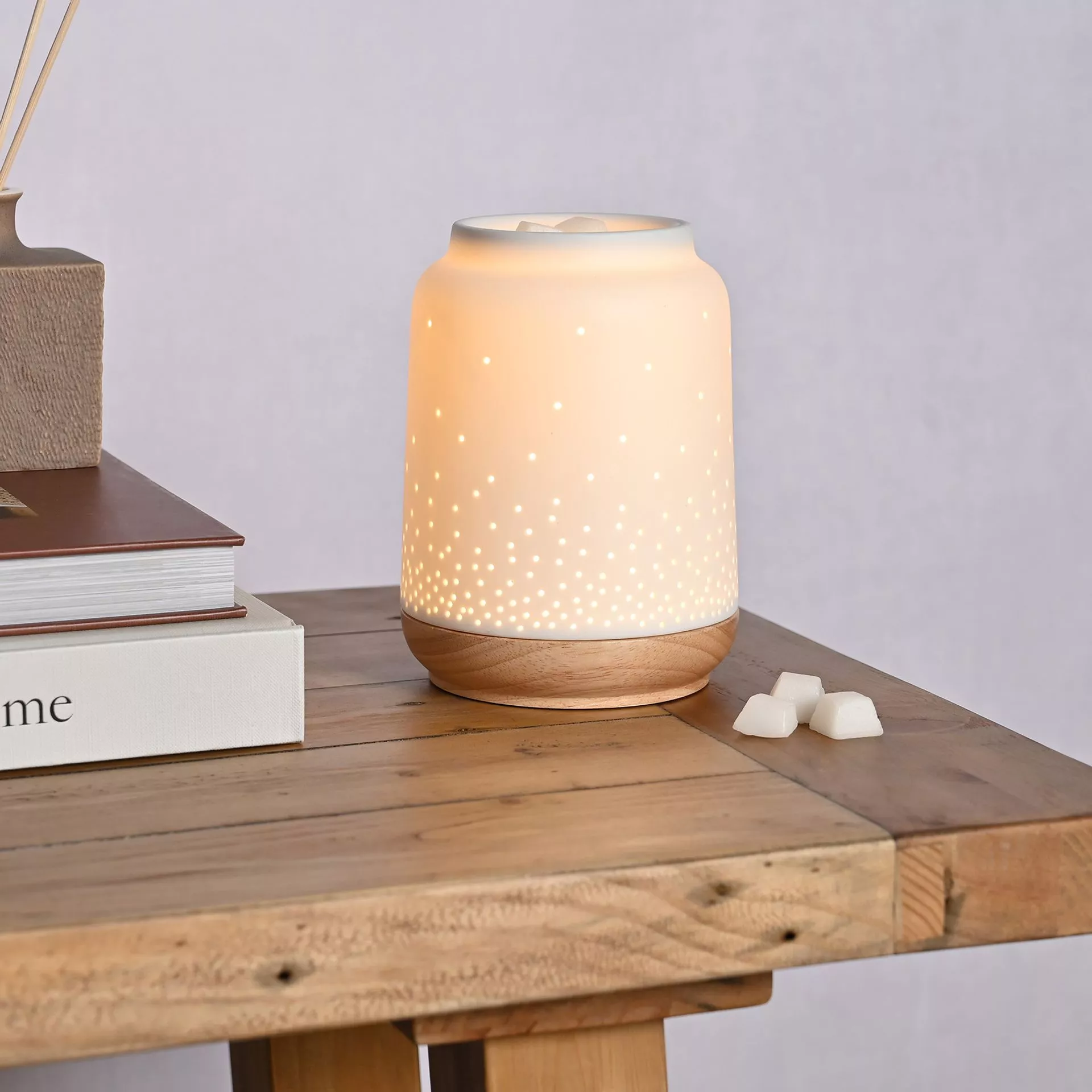 Hestia Dot Pattern Aroma Lamp