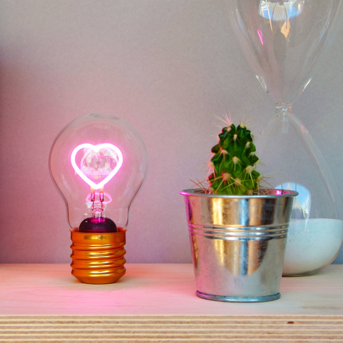 SUCK UK - Cordless Heart Lightbulb - Rechargeable and sexy