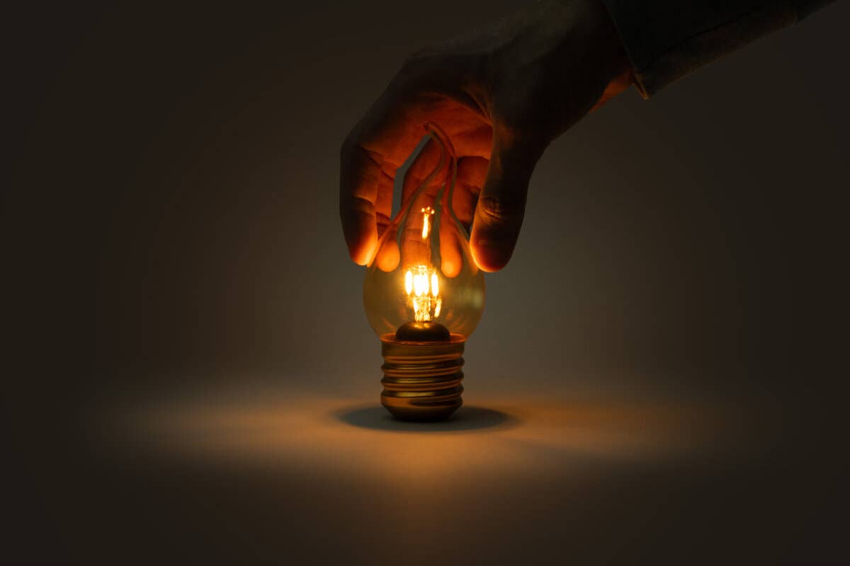 SUCK UK - Cordless Flame Lightbulb - Kitsch, flickering effect
