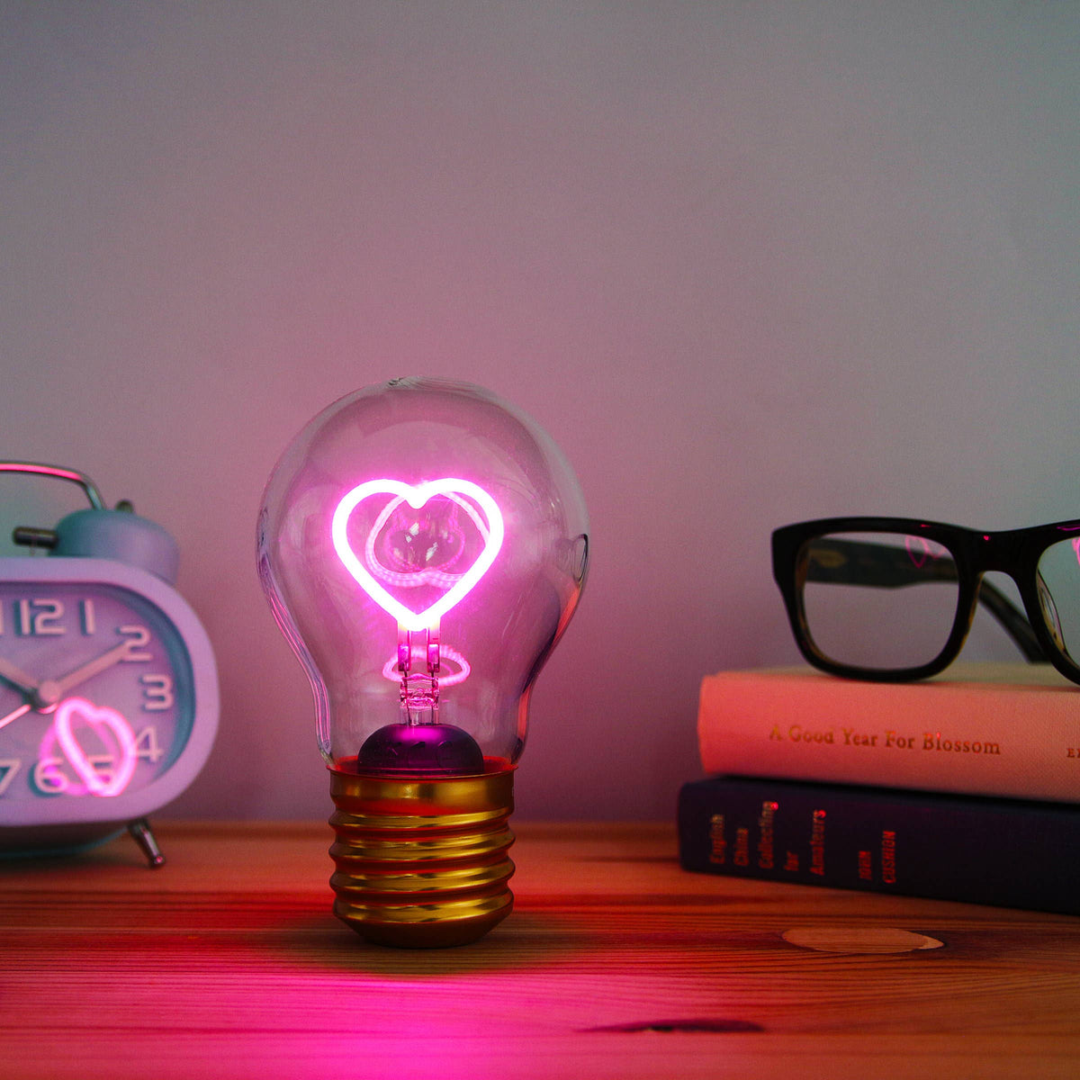 SUCK UK - Cordless Heart Lightbulb - Rechargeable and sexy