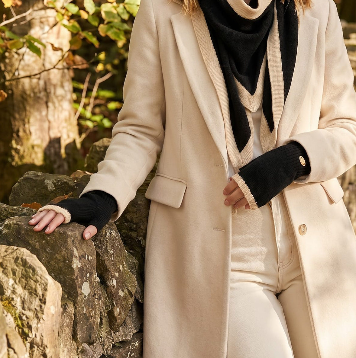 Loxley Lane Black Gloves Border Detail Fingerless