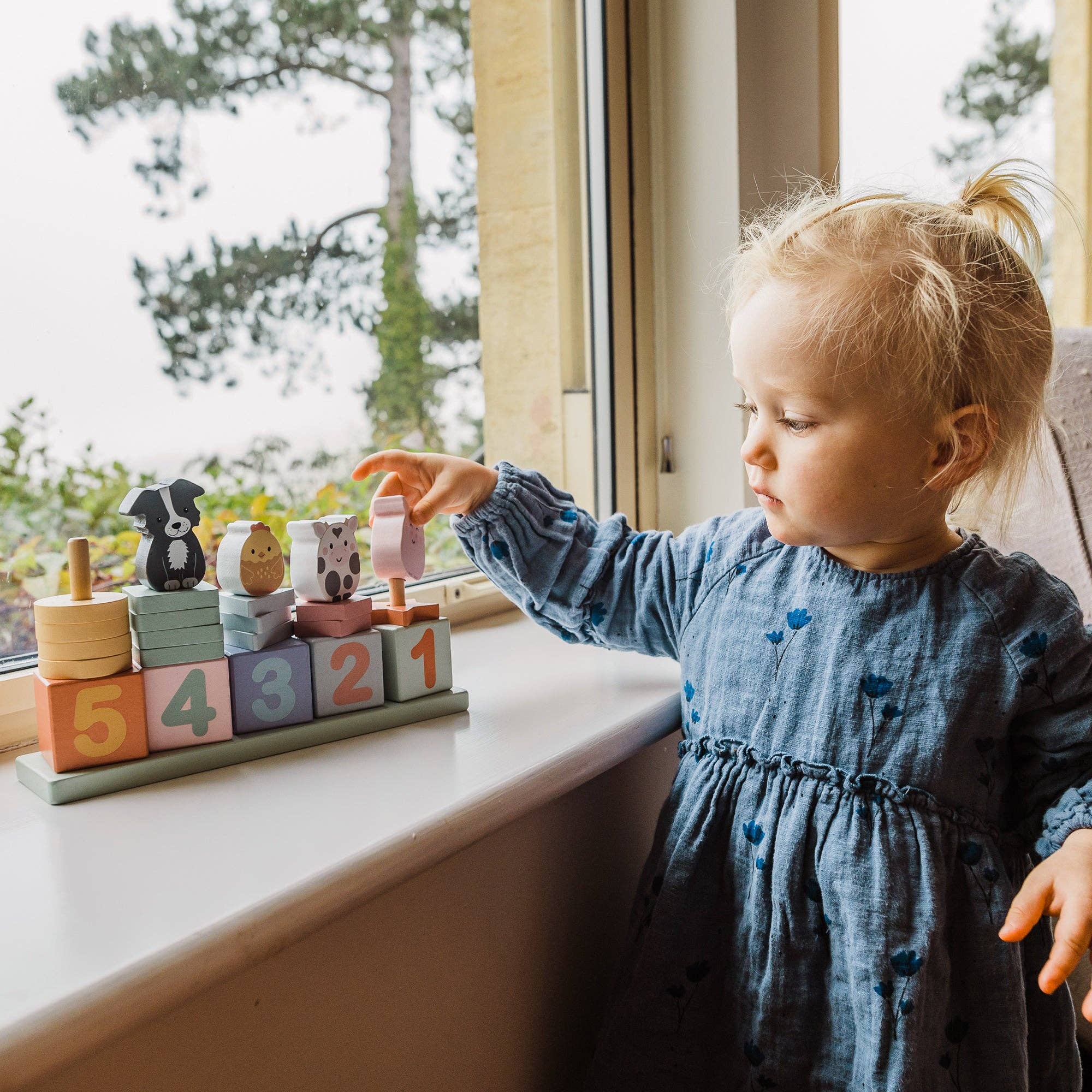 Orange Tree Toys - Farmyard Wooden Animal Counting Game