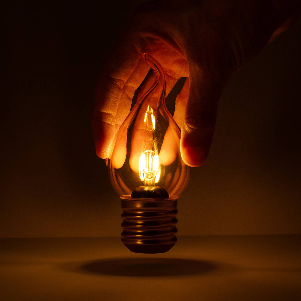 SUCK UK - Cordless Flame Lightbulb - Kitsch, flickering effect