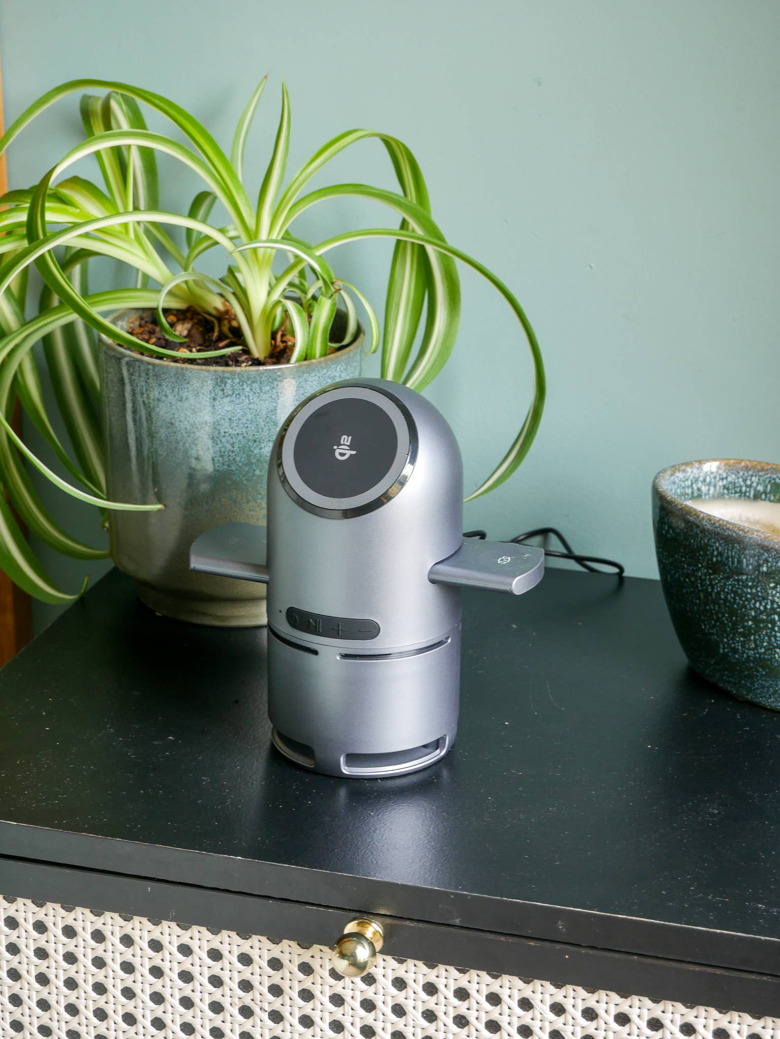 Steepletone UK Ltd - Twist & Play 3 in 1 Charging Station & Bluetooth Speaker