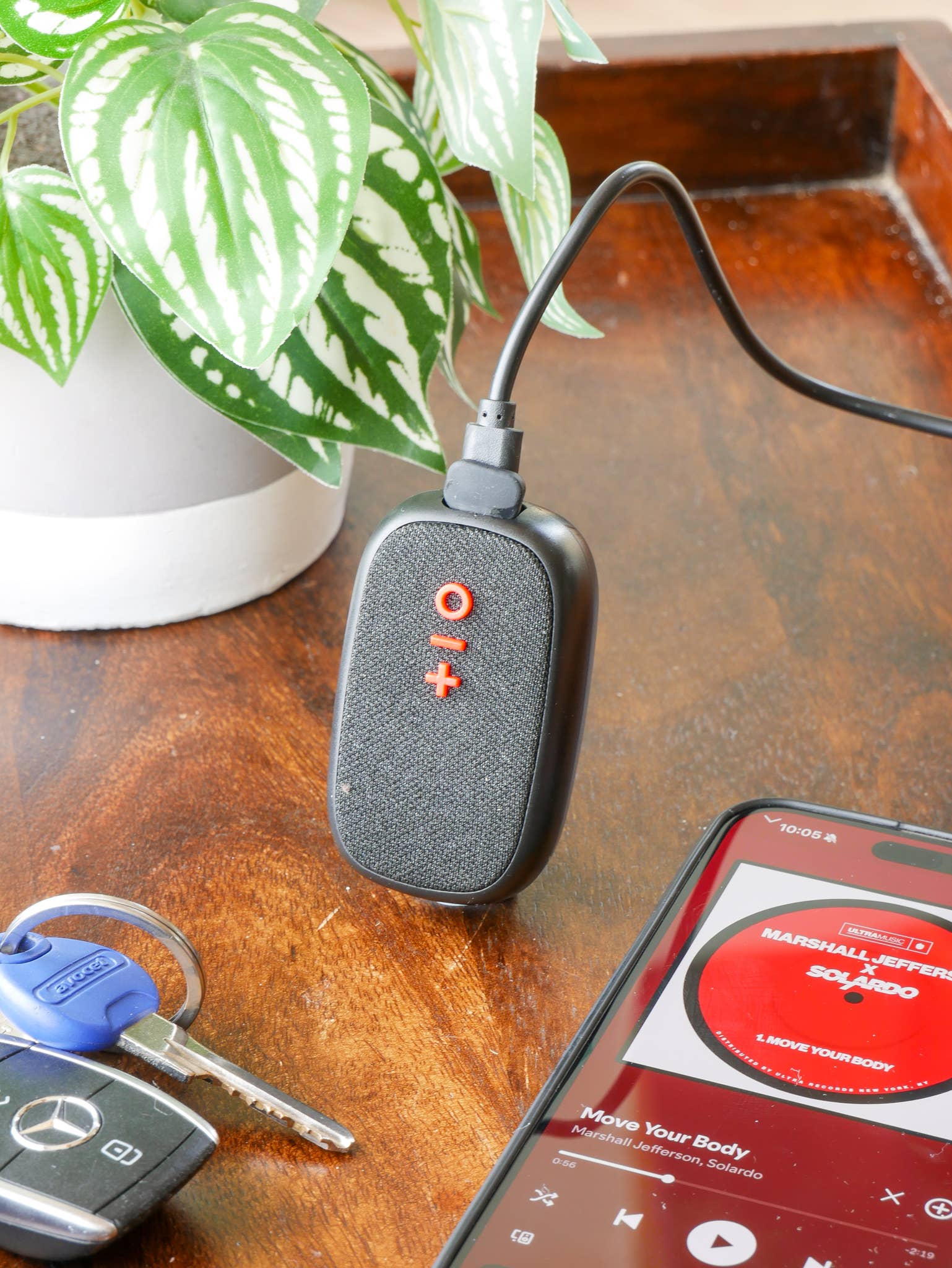 Steepletone UK Ltd - Clip On Mini Bluetooth Speaker