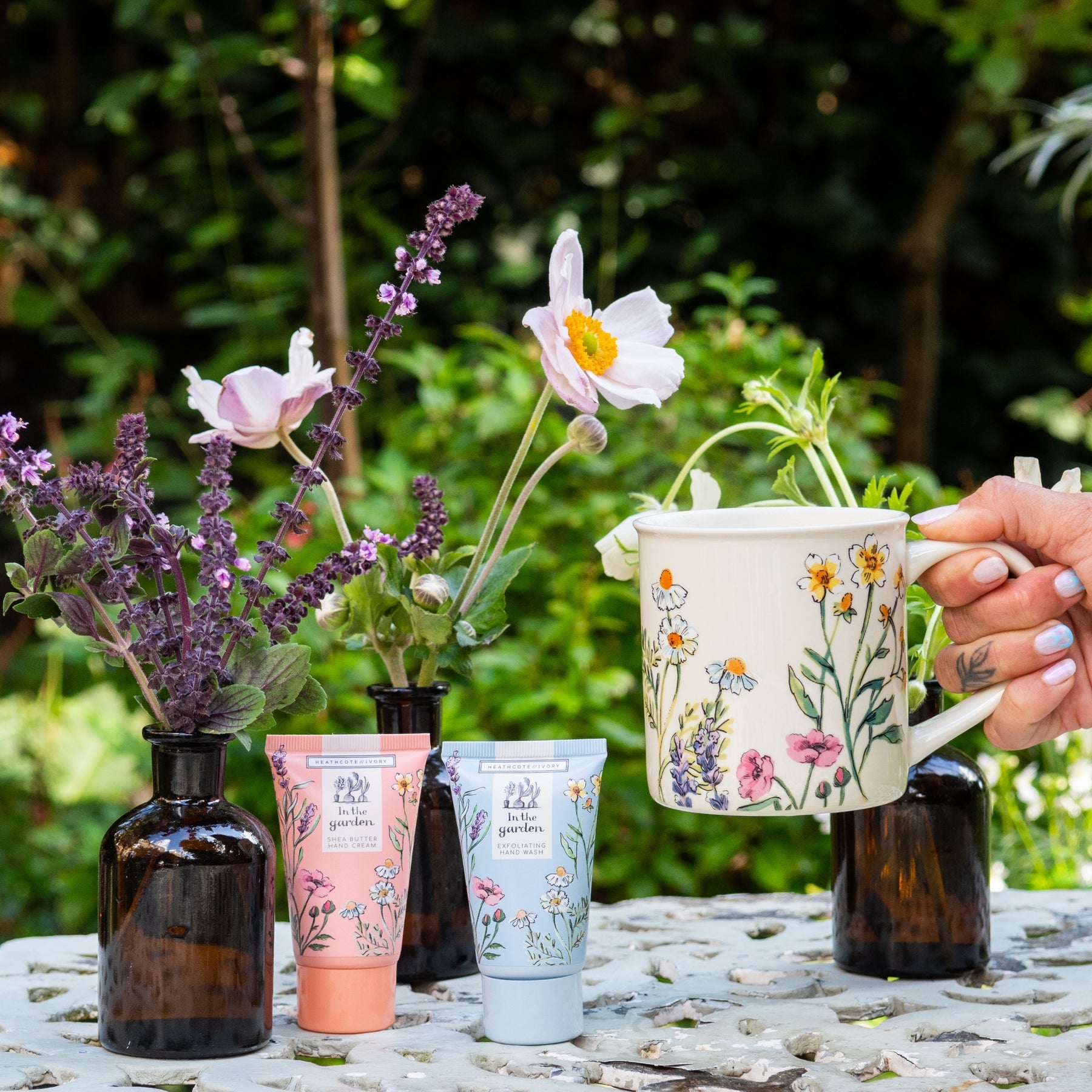 In The Garden- Tea- Break Hand Essentials